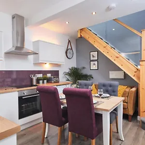 The Wood Loft - Self Check-in, Self-catering For East Midlands Airport Apartment