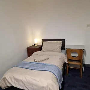 Near East Midland Airport 7 Apartment