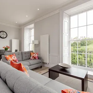 Apartment Destiny Scotland - Chisholm Hunter 